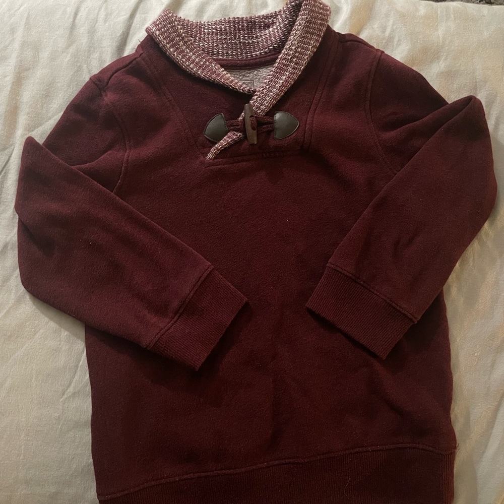 Sonoma boys size 6. Sweater collar sweatshirt.